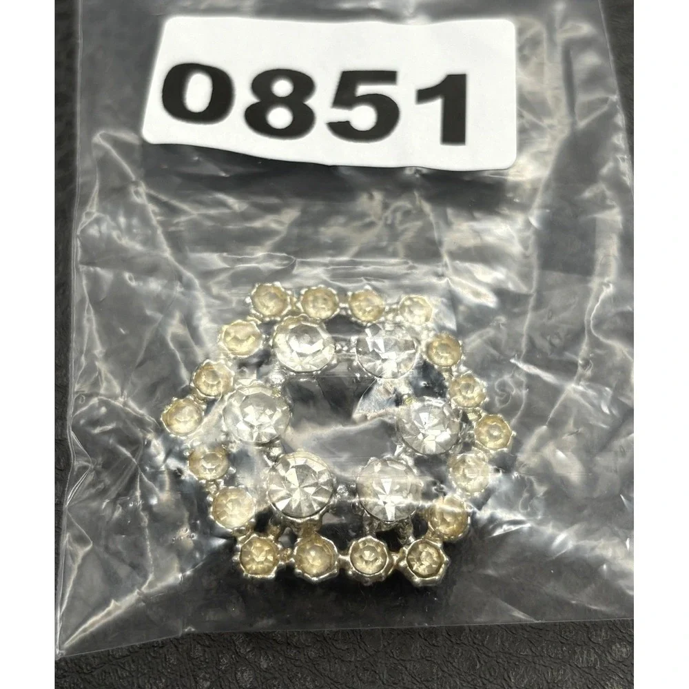 Vintage 1950's Clear Rhinestone Brooch Pin Silver Tone Pot Metal Wreath Design